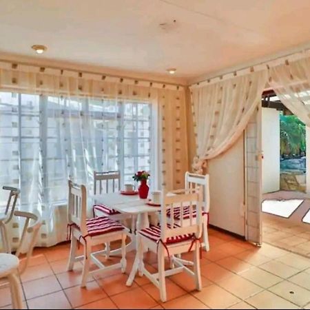 The Link Guest Lodge Kempton Park Exterior foto