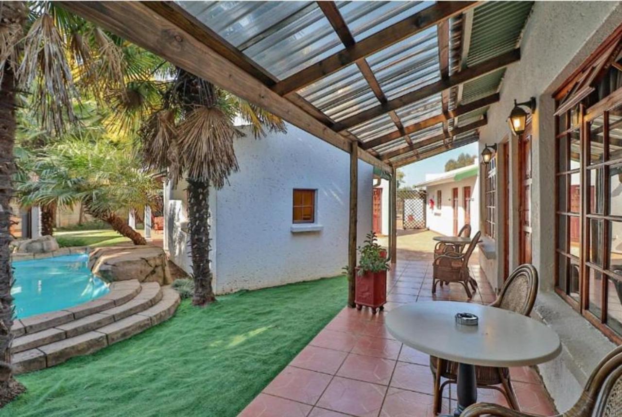 The Link Guest Lodge Kempton Park Exterior foto
