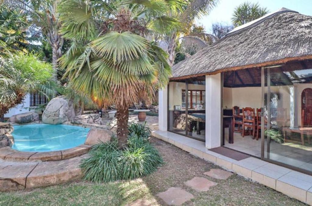 The Link Guest Lodge Kempton Park Exterior foto